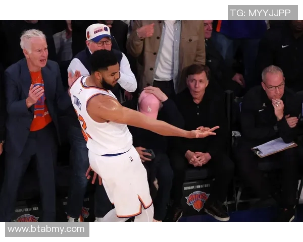 布伦森上半场表现低迷8投仅2中三分球全失球队进攻受阻