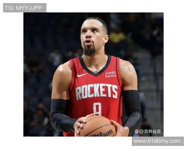 明日对决湖人太阳队球员登机照曝光布克狄龙等人齐亮相