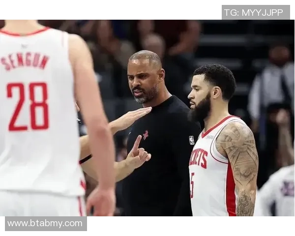 乌度卡八位数合同续约火箭 成NBA收入最高教练之一