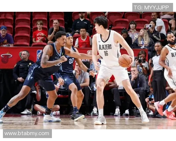 杨瀚森得分连续上双 开拓者不敌灰熊