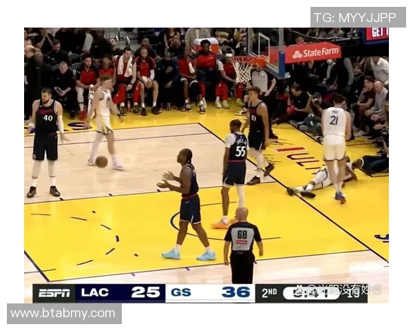 如入无人之境！巴特勒杀篮下放篮得手