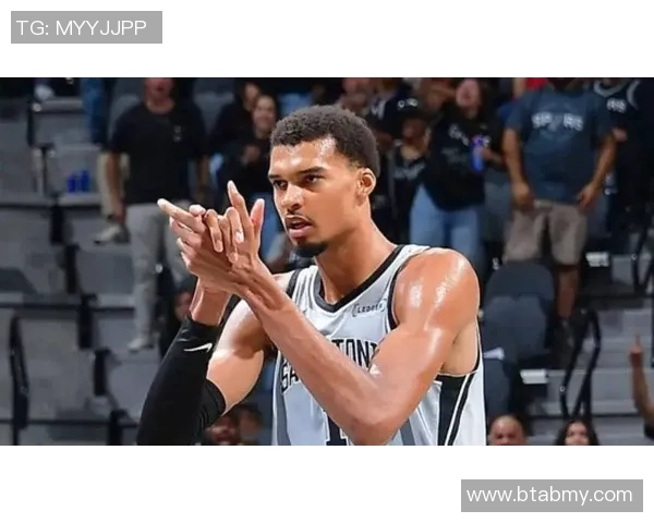 库里轰46+4创纪录!文班砍31+15+10带不动福克斯,穆迪激活勇士首发 库里轰46+4创纪录!文班砍31+15+10带不动福克斯,穆迪激活勇士首发