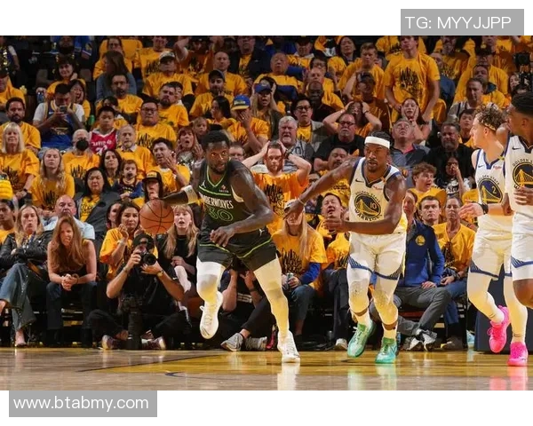 赛后采访🎤 兰德尔表示拿下三双要感谢队友的支持! 赛后采访🎤 兰德尔表示拿下三双要感谢队友的支持!