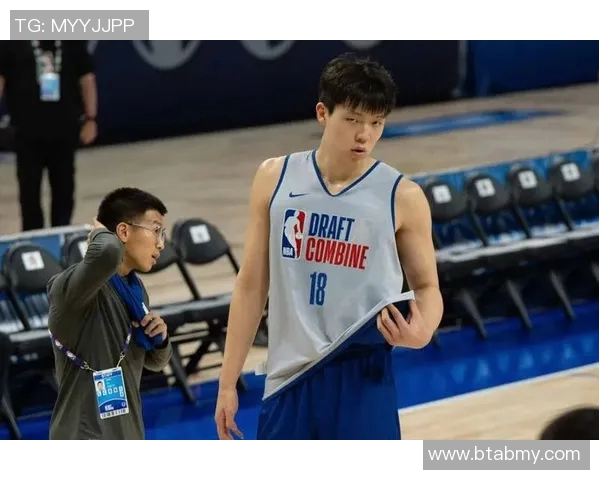队记：CBA没防守三秒所以杨瀚森只需往里一站 在NBA明显不知所措