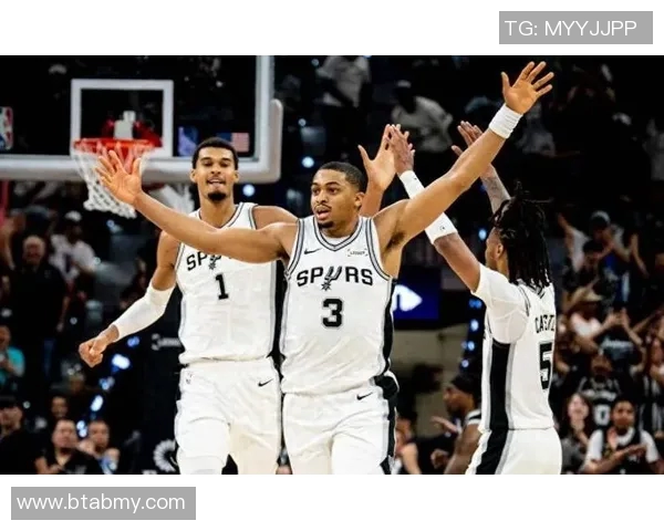 随着火箭首胜+开拓者大胜湖人,NBA西部最新排名:马刺4连胜领跑 随着火箭首胜+开拓者大胜湖人,NBA西部最新排名:马刺4连胜领跑